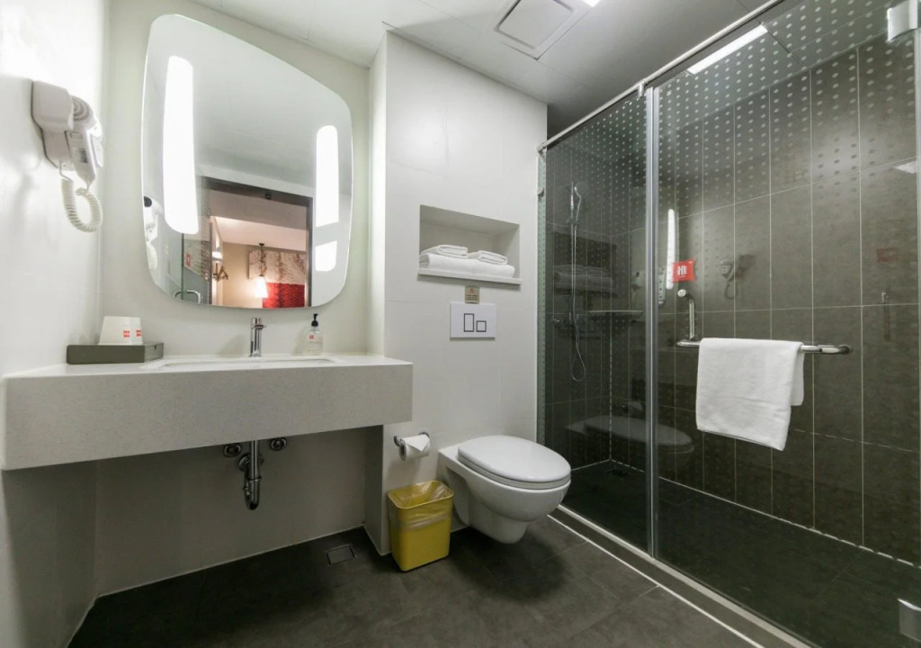 Ibis Hangzhou West Lake Lakeside Qingchun Road
