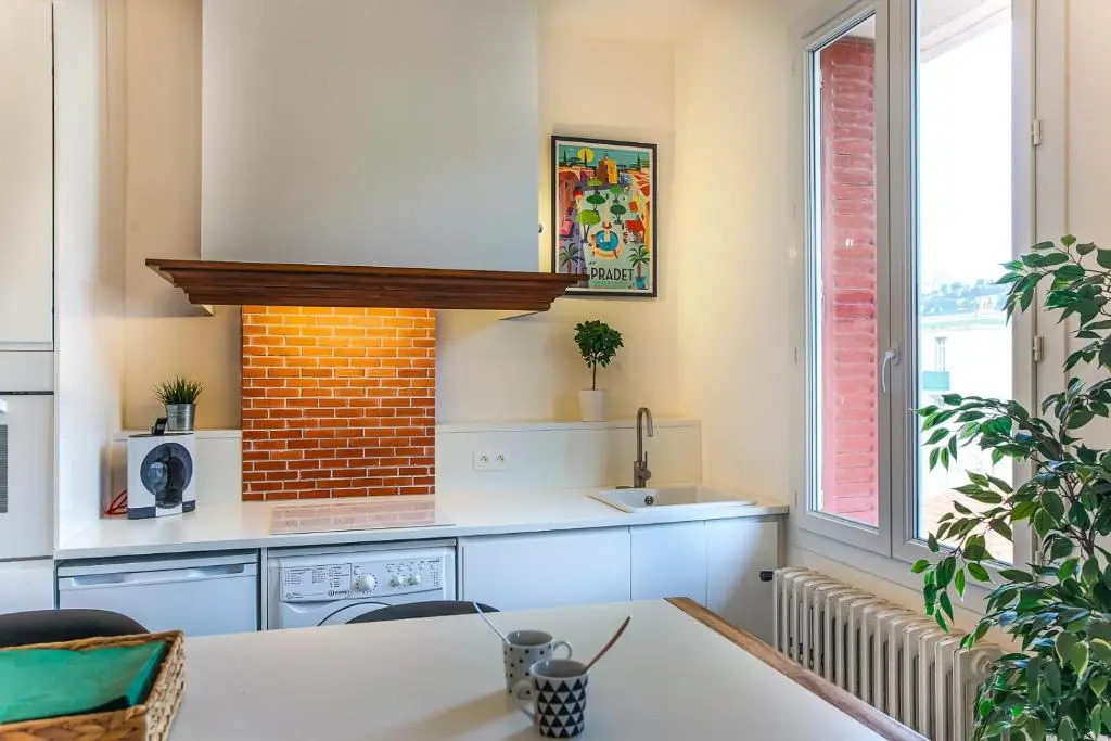 #3 Toulon CENTRE, BALCON, LUMINEUX, STATIONNEMENT FACILE, TOUT CONFORT