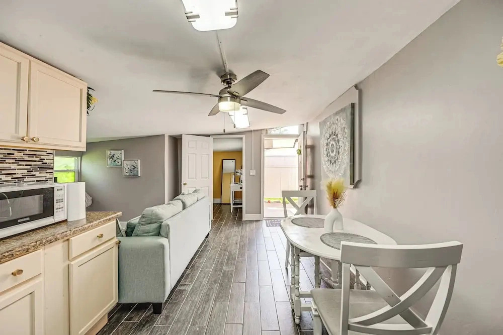 2 Mi to Public Pool! Cozy Naples Cottage w/ Patio