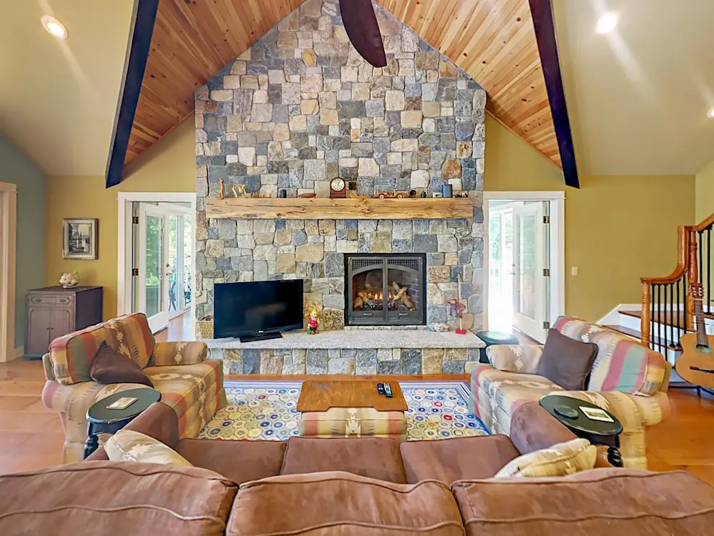 24 Meadow Point Rd Cottage 3 Bedrooms 2.5 Bathrooms Cottage
