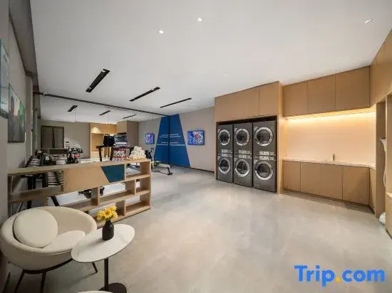 Kyriad Hotel (Kaifeng Qingming Riverside Park Drum Tower Night Market Branch)