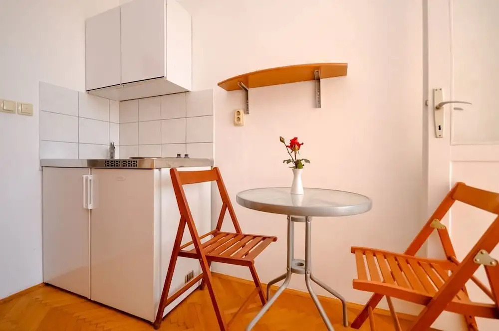 Apartments and Rooms Nikola