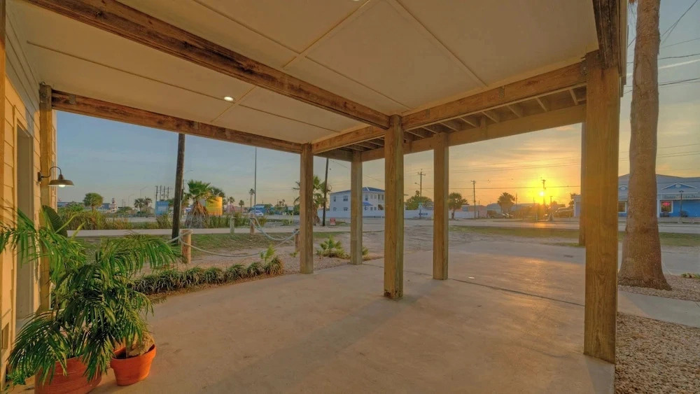 Relaxed Port Aransas Home Near Beach, Dining, and Island Fun At Last by Avantstay