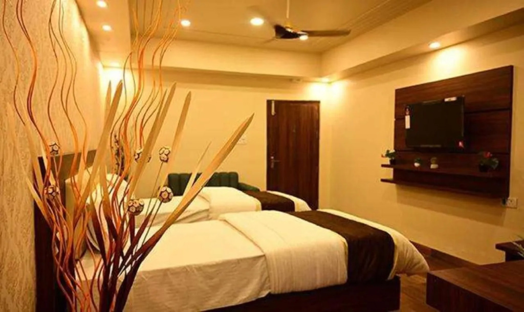FabHotel Grand Falcon