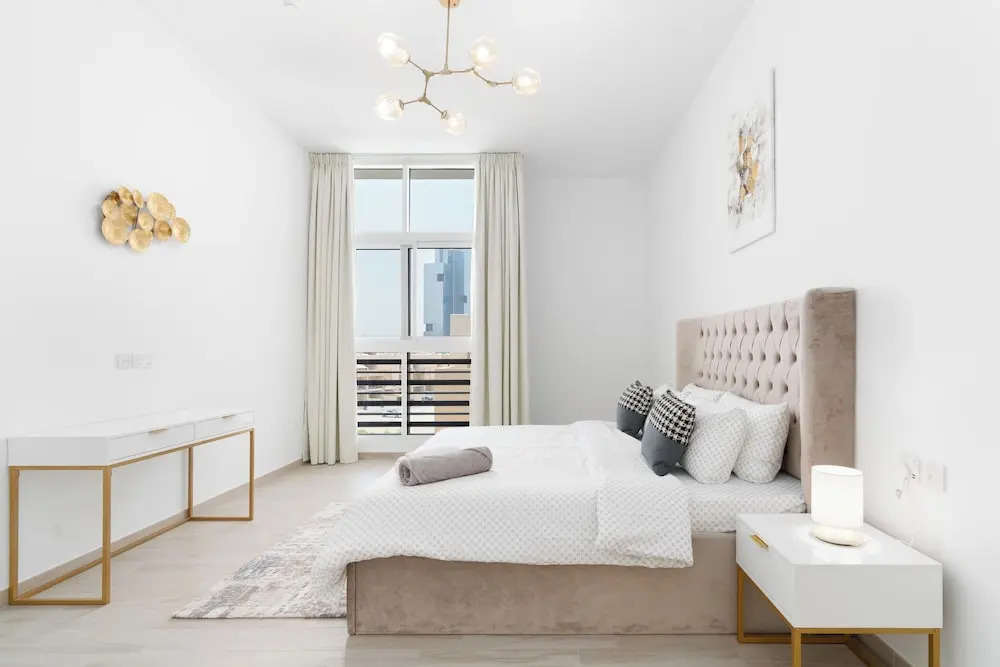 Whitesage - Chic Home in the Heart of JVC with Designer Pool