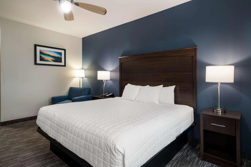 Best Western Plus Lake Dallas Inn & Suites