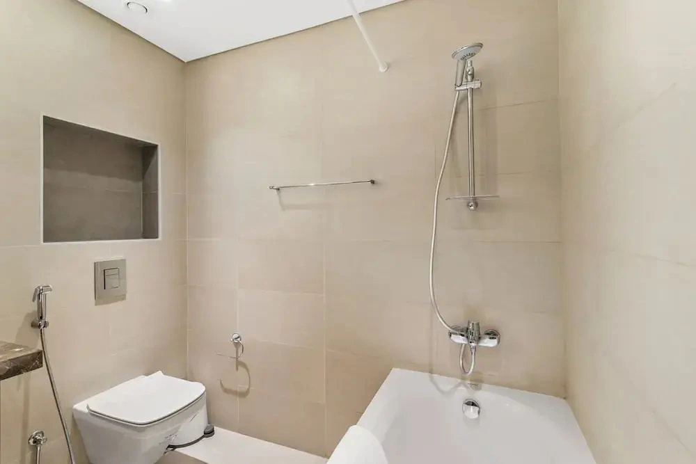 Silkhaus Luxury Tower in Downtown Pool Gym
