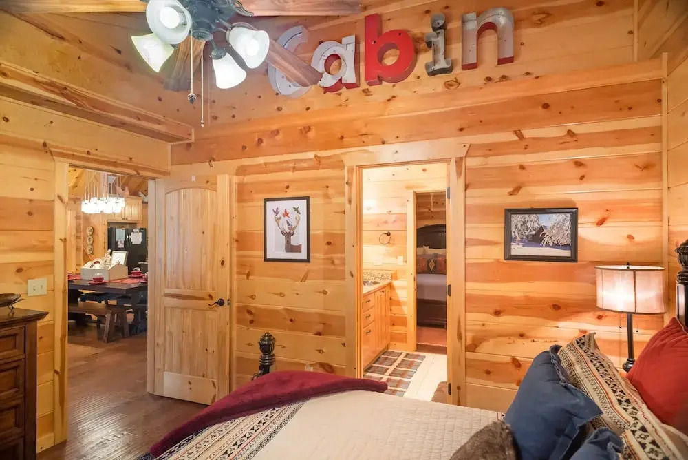 Copper Creek Open Cabin With Game Room and Hot Tub on the Deck by Redawning