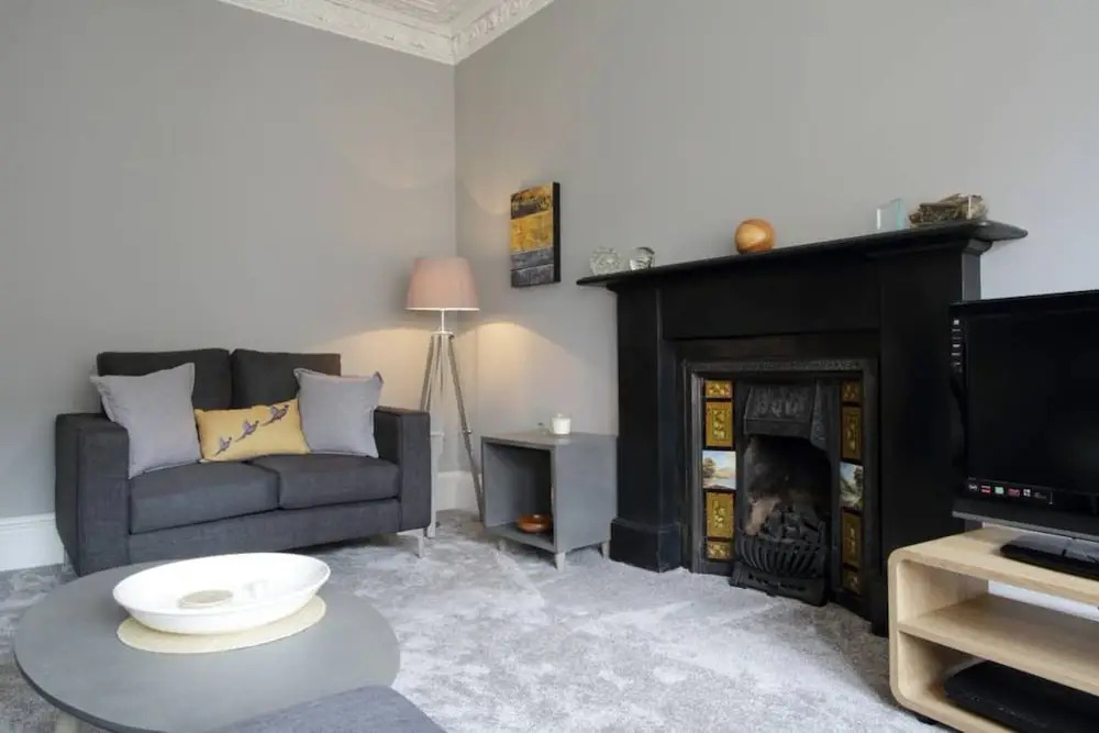 2 Bedroom Bruntsfield Apartment
