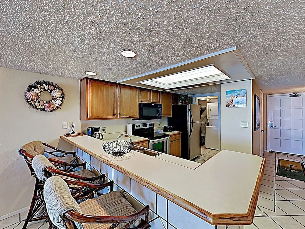 New Listing! All-suite Hideaway W/ Gulf Views 2 Bedroom Condo
