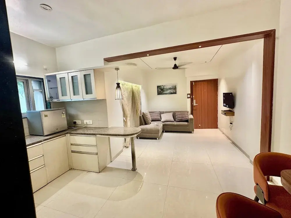 StayBird - Azure Suites, Business Hotel