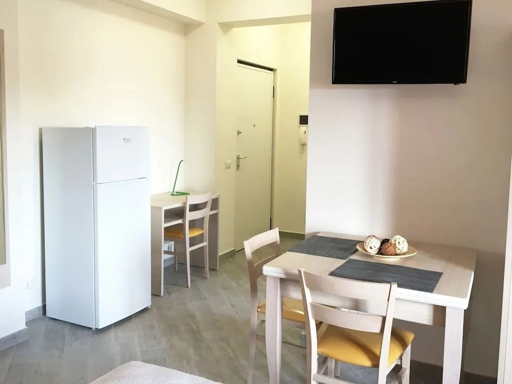 LESSENZIAL LIVING