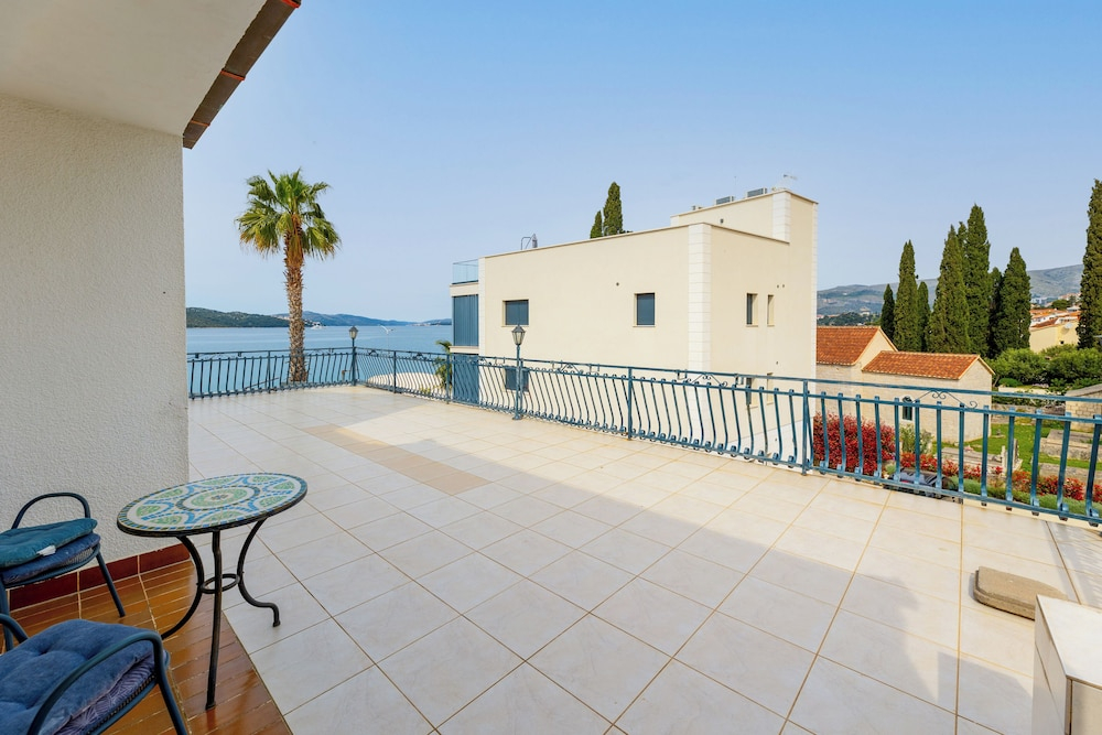Apartments Ocrux