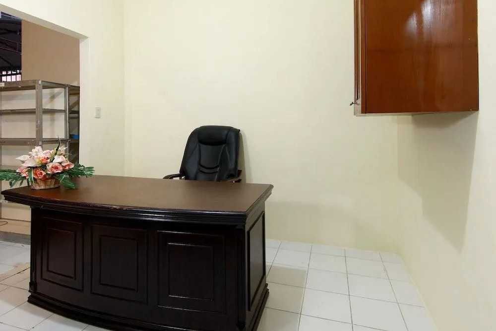 OYO Living 1332 Almonsari Residence