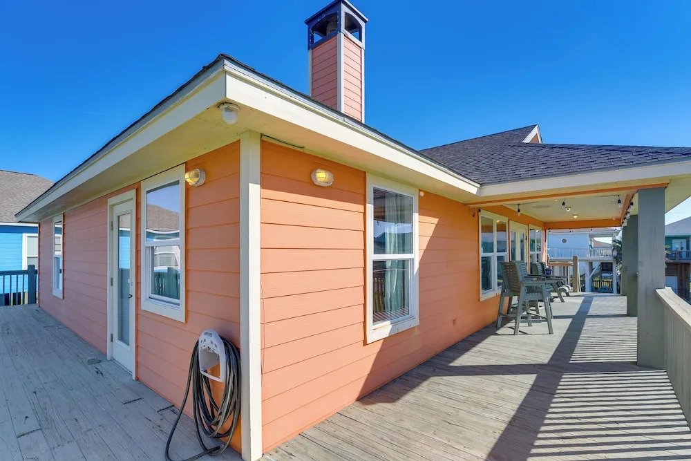 Walk to Shore: Group Getaway in Crystal Beach!