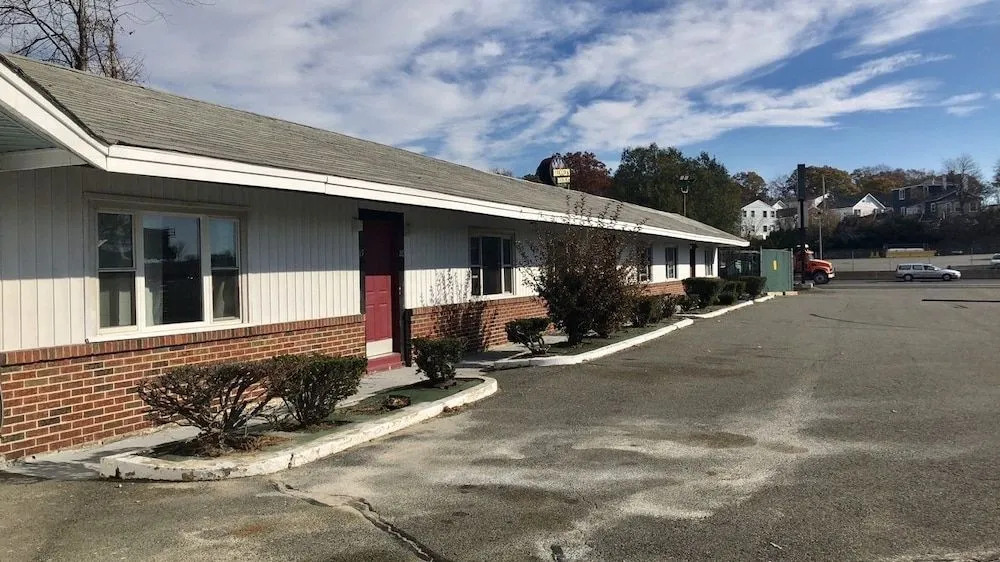Town Line Inn