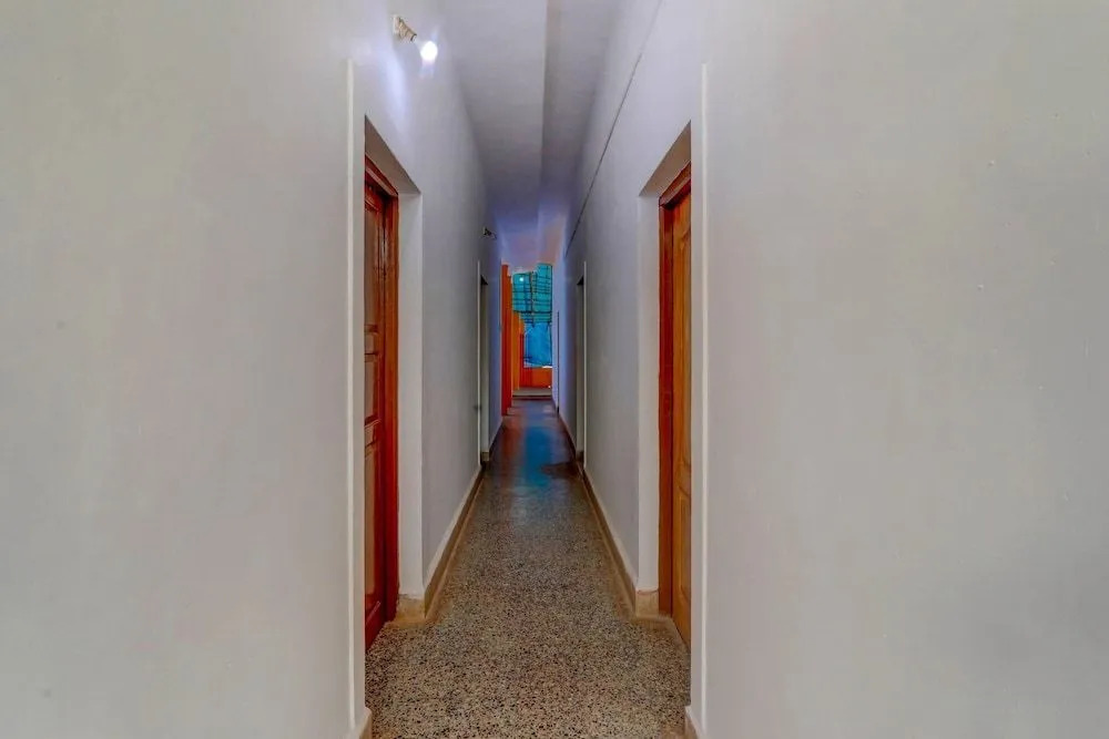 OYO 62737 Alfa Guest House
