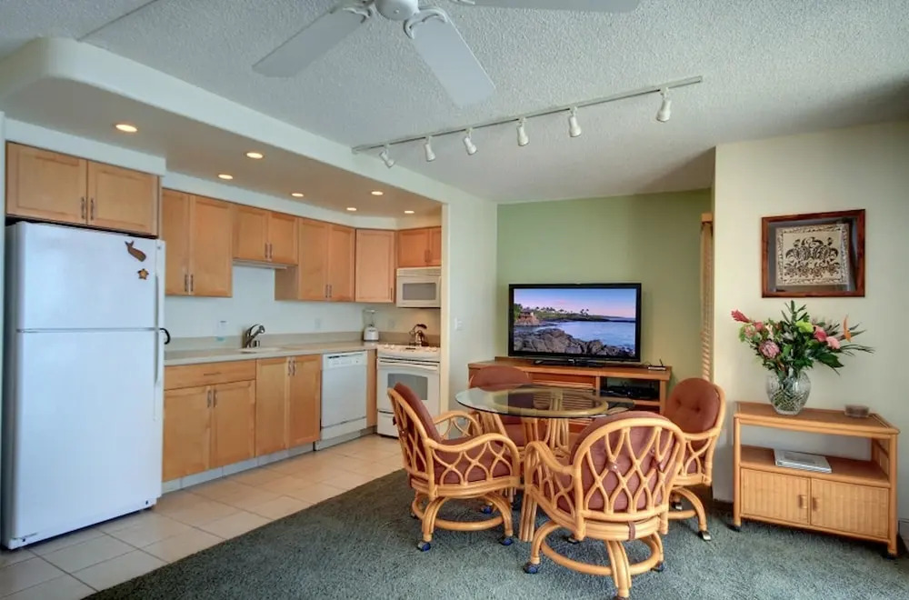 Kihei Beach #405 by Ali'i Resorts