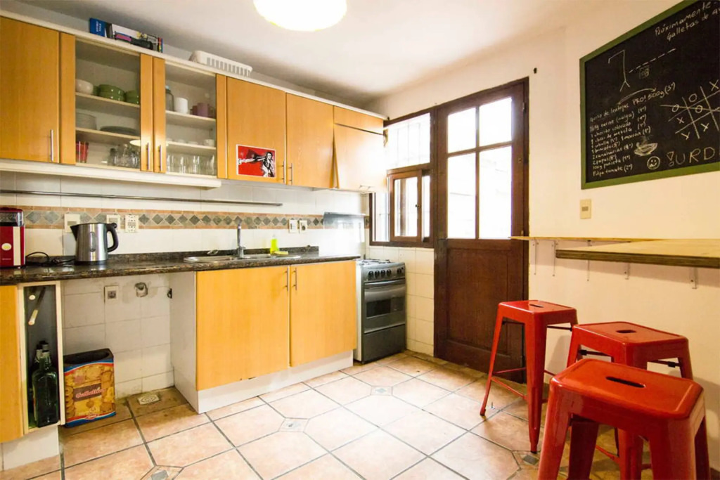 MedioMundo Hostel
