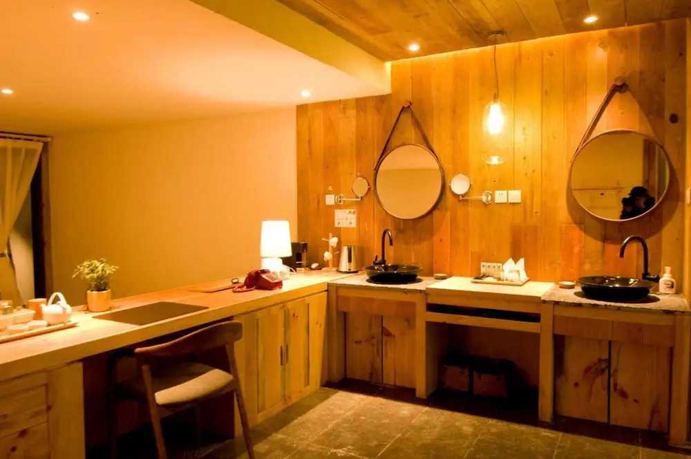 Lugu Lake Angou Boutique Hotel
