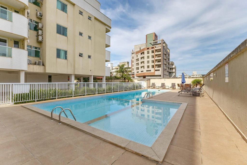 Confortável Apartamento em Condomínio com Piscina
