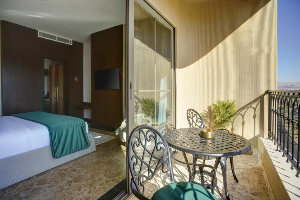 Bratus Hotel