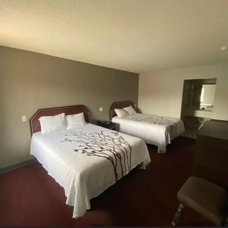 DELUXE INN