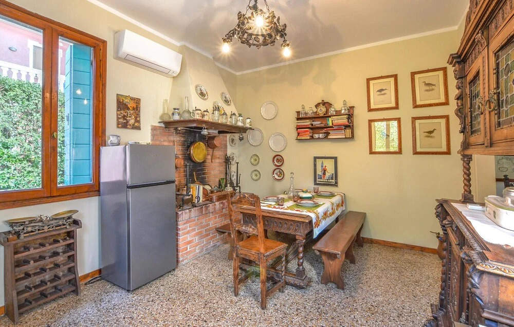 Stunning Home in Lido di Venezia With 2 Bedrooms and Wifi