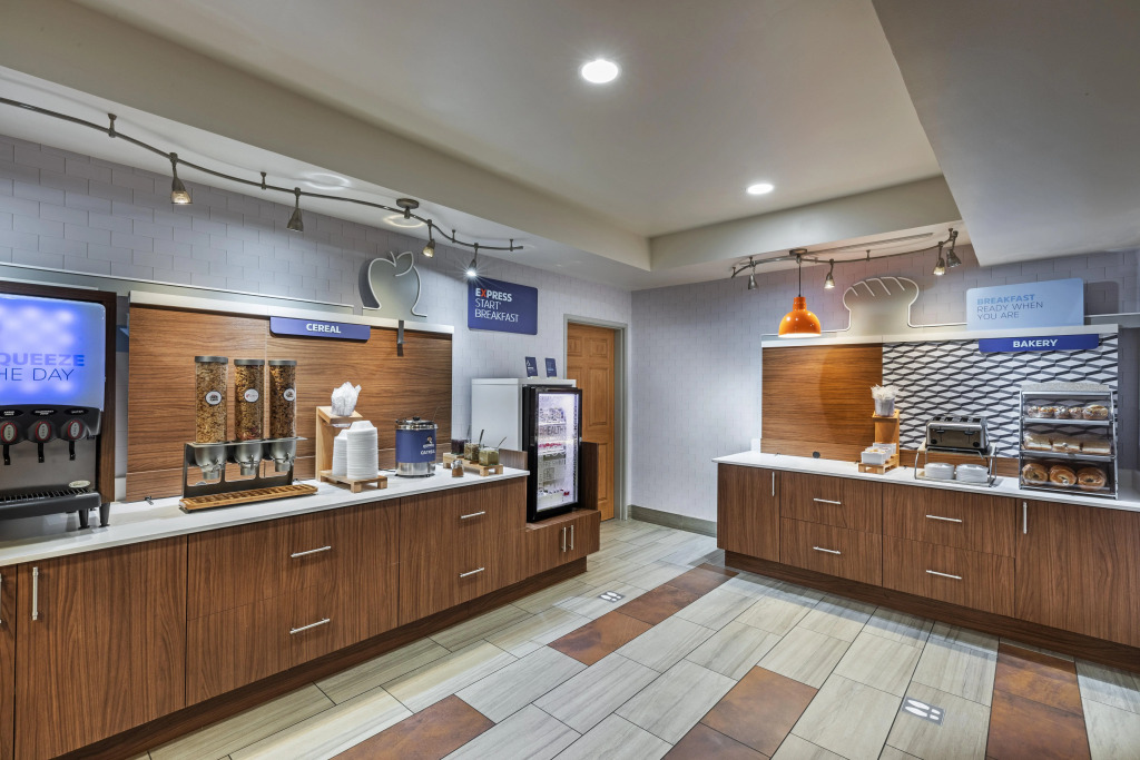 Holiday Inn Express & Suites Tulsa S Broken Arrow Hwy 51 by IHG