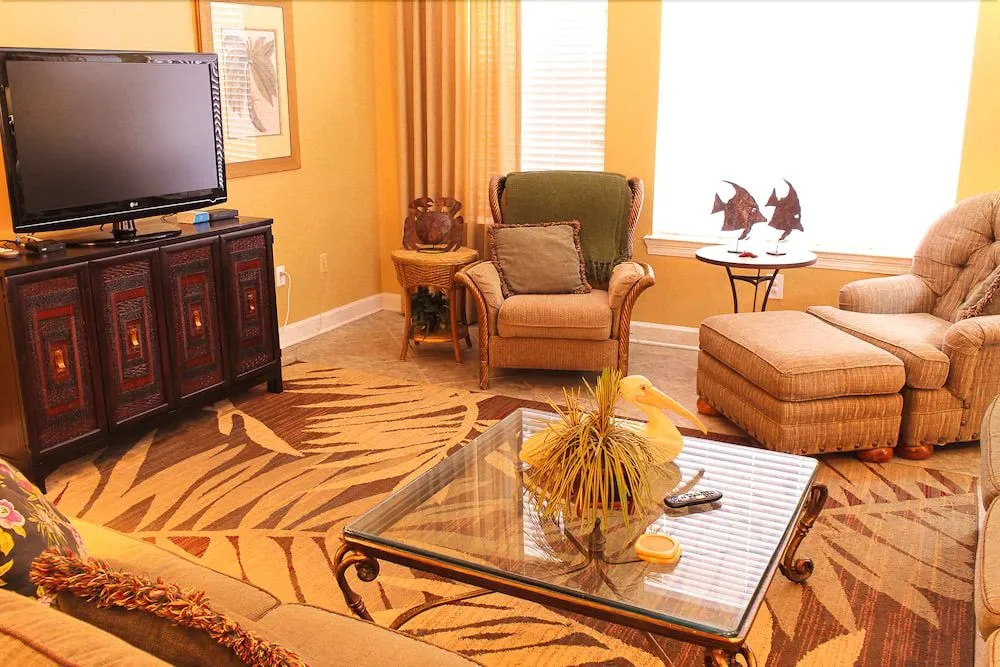 8554 Turnberry - 3 Br condo by RedAwning
