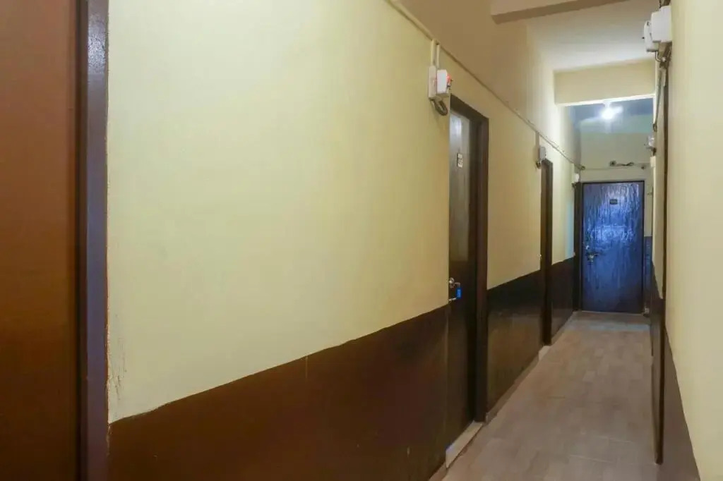 R K Hotel by OYO Rooms