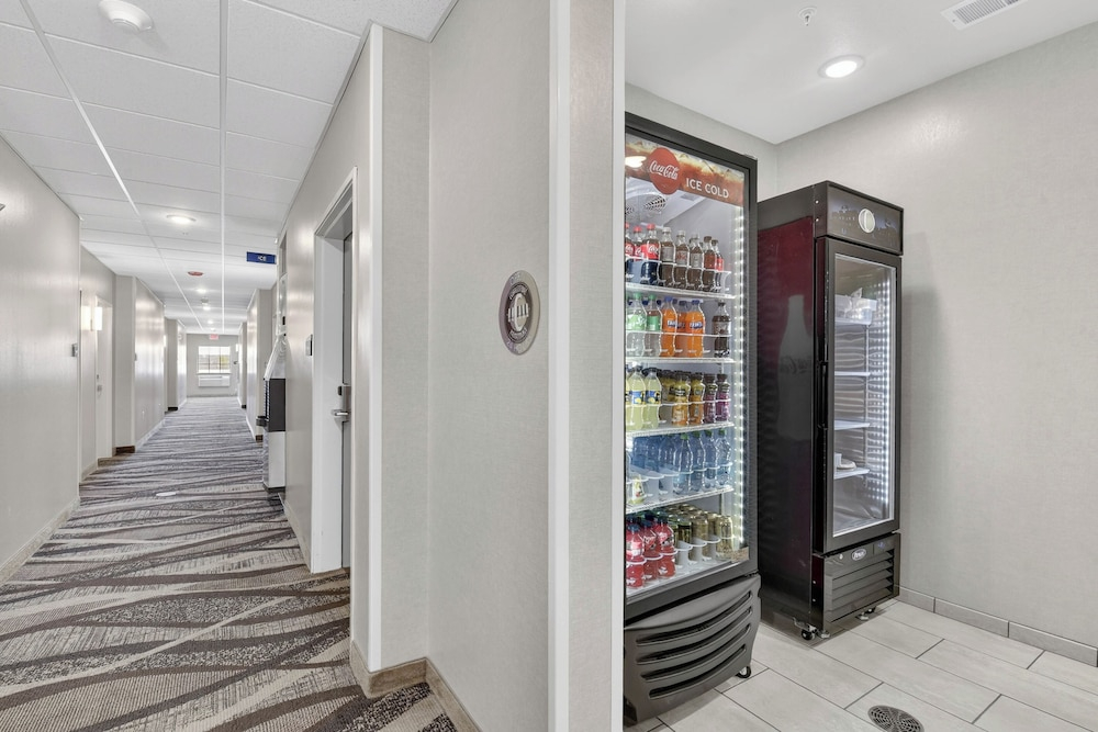 Cobblestone Hotel & Suites - Eaton