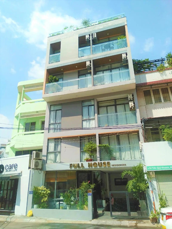 Full House Retreat - The Water Front