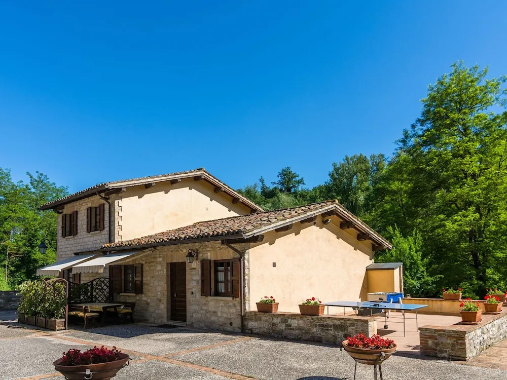 Dreamy Farmhouse with Hot Tub, Garden, BBQ, Swimming Pool