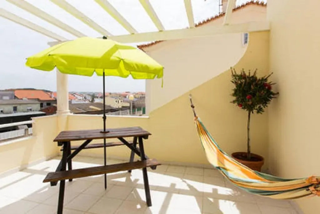 Pineapple Surf House