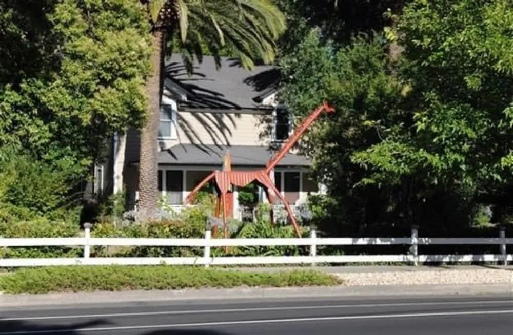 The Giraffe Inn at Old Parks Manor