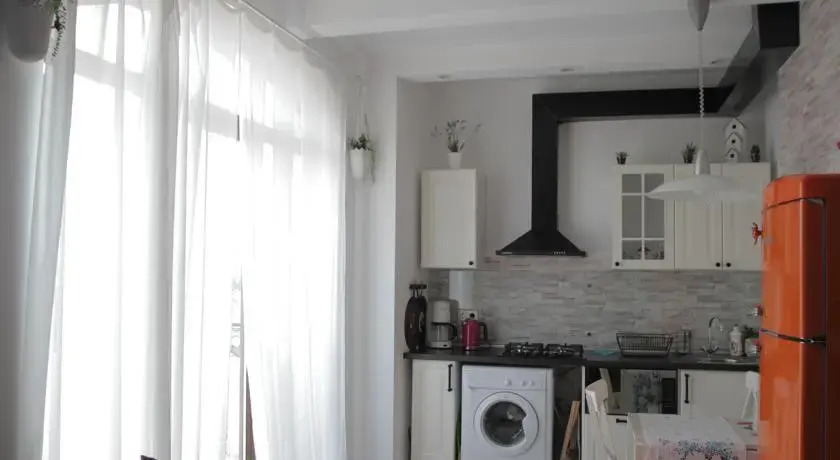 Leolina Apartments