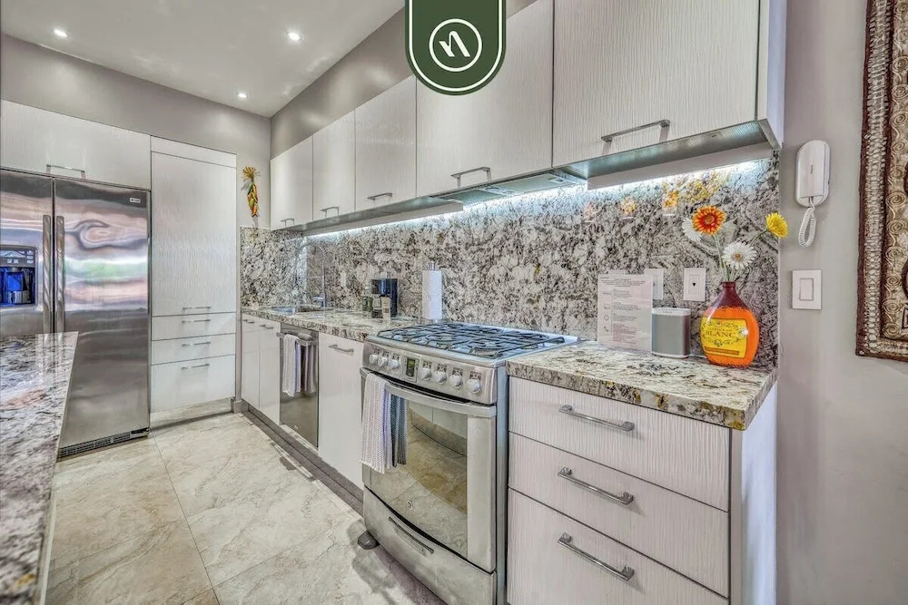 Stunning 2 BR Condo in Romantic Zone - Pool