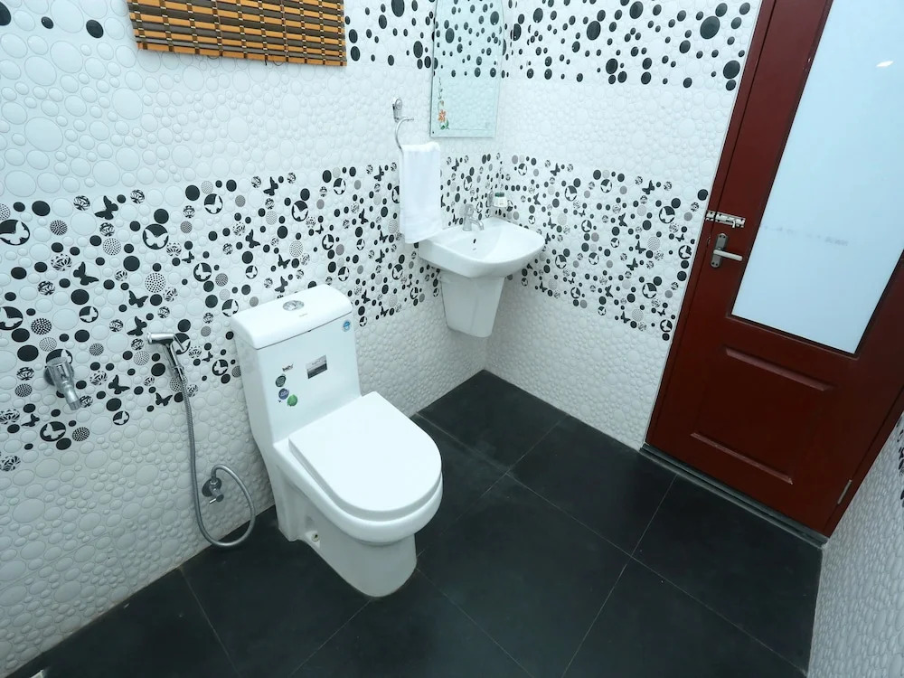 OYO 12759 Hotel Lumino