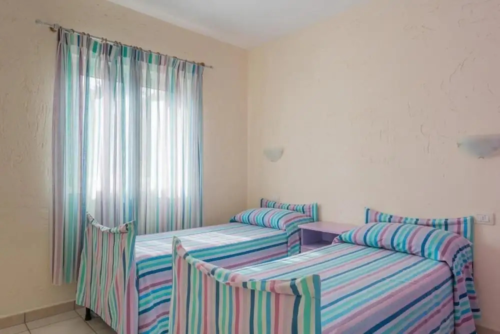 Perfectly Positioned Baia de Bahas Residence Seaview 2 Bedroom Sleeps 6-no 0894