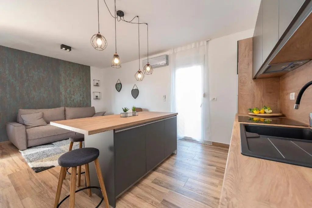 LUXURY APARTMENTS - LA VIR 3 & 4