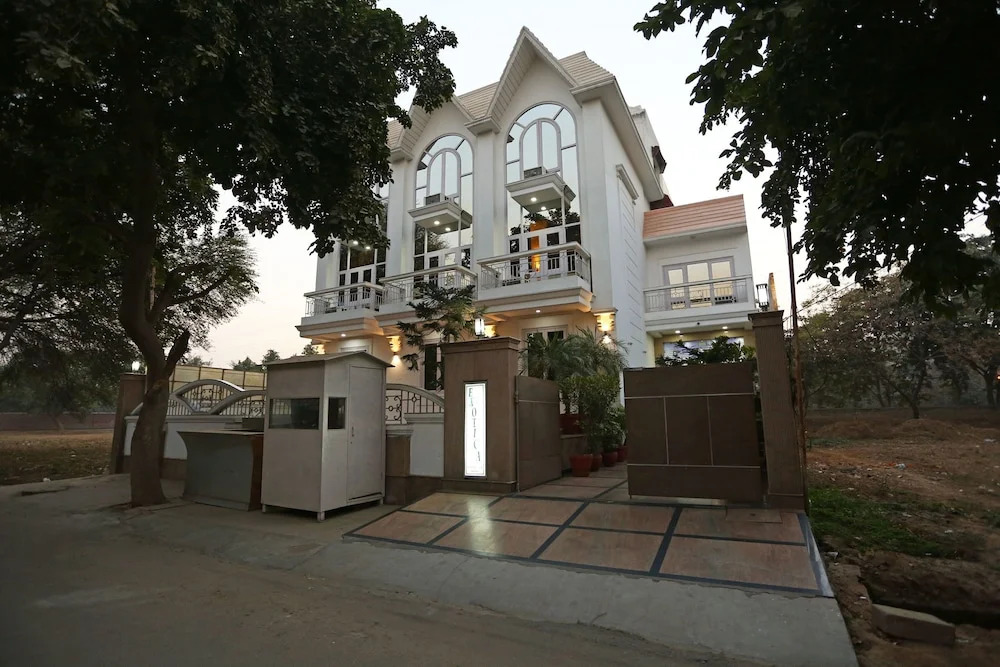 Hotel Exotica Leisure Valley, Gurgaon
