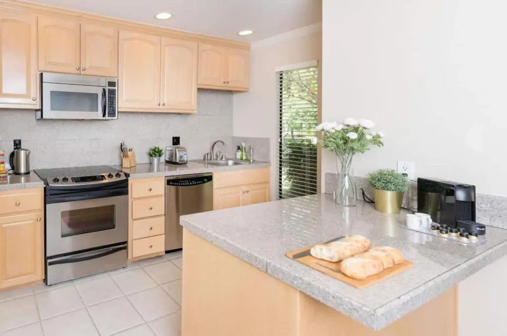 Top King Suite 40% OFF: Full Kitchen, Peaceful Views