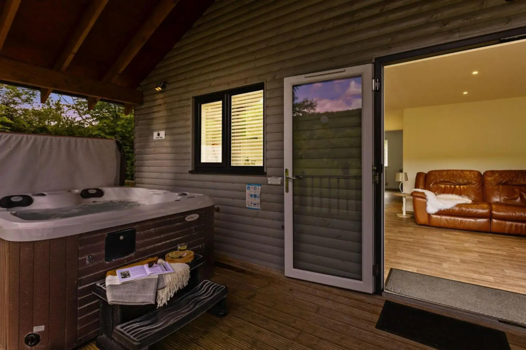 The Clover Lodge, Redlake Farm