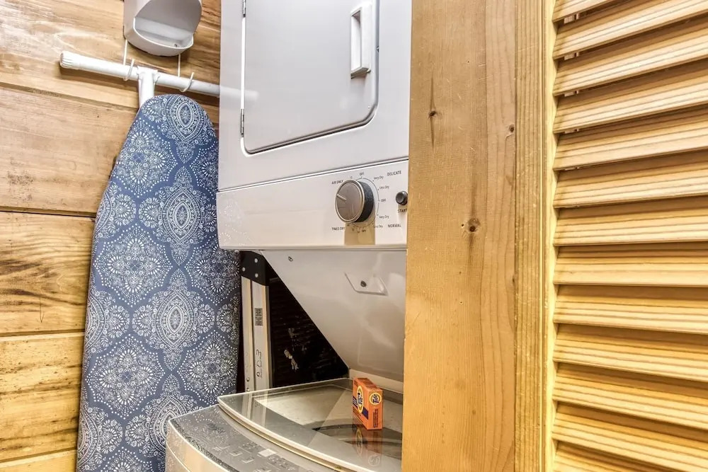 Er203 Living the Dream 4 Bedroom Cabin Close to Town by RedAwning