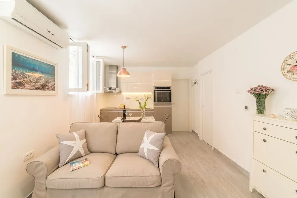 Apartment Nono near the beach with parking
