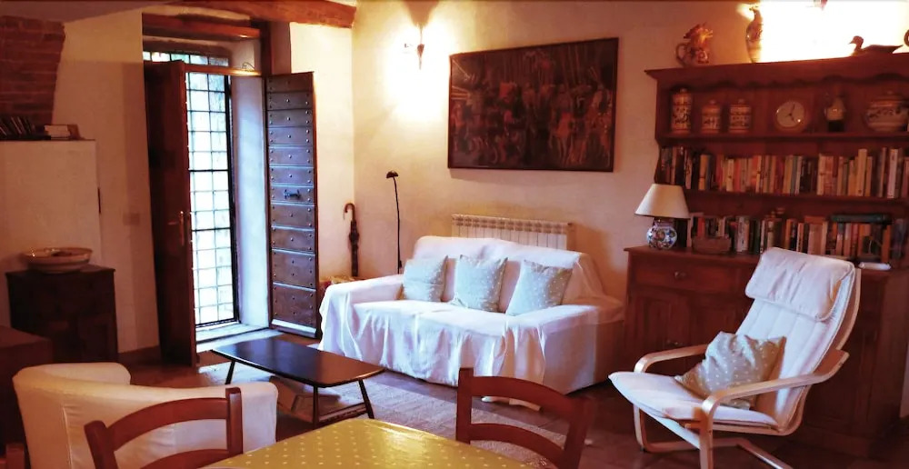 TENUTA SOSPESA - Exclusive Villa, Pool & Party Barn near Tuscany