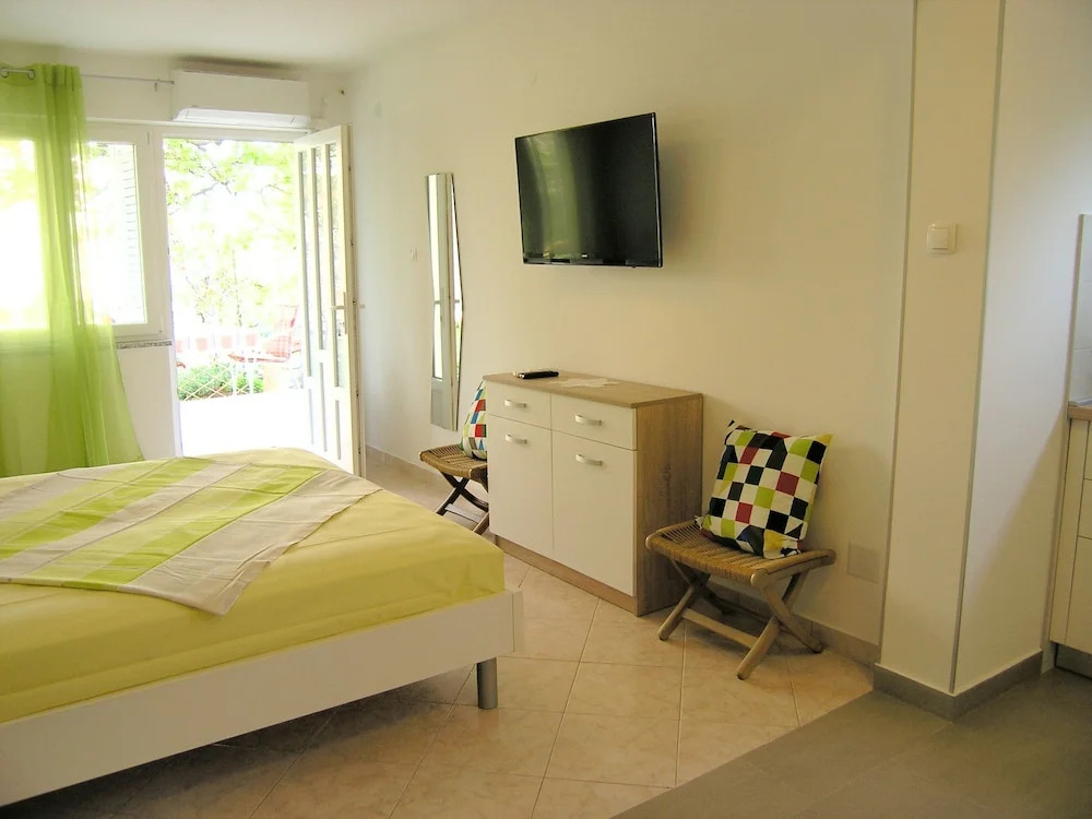 Apartments Leo