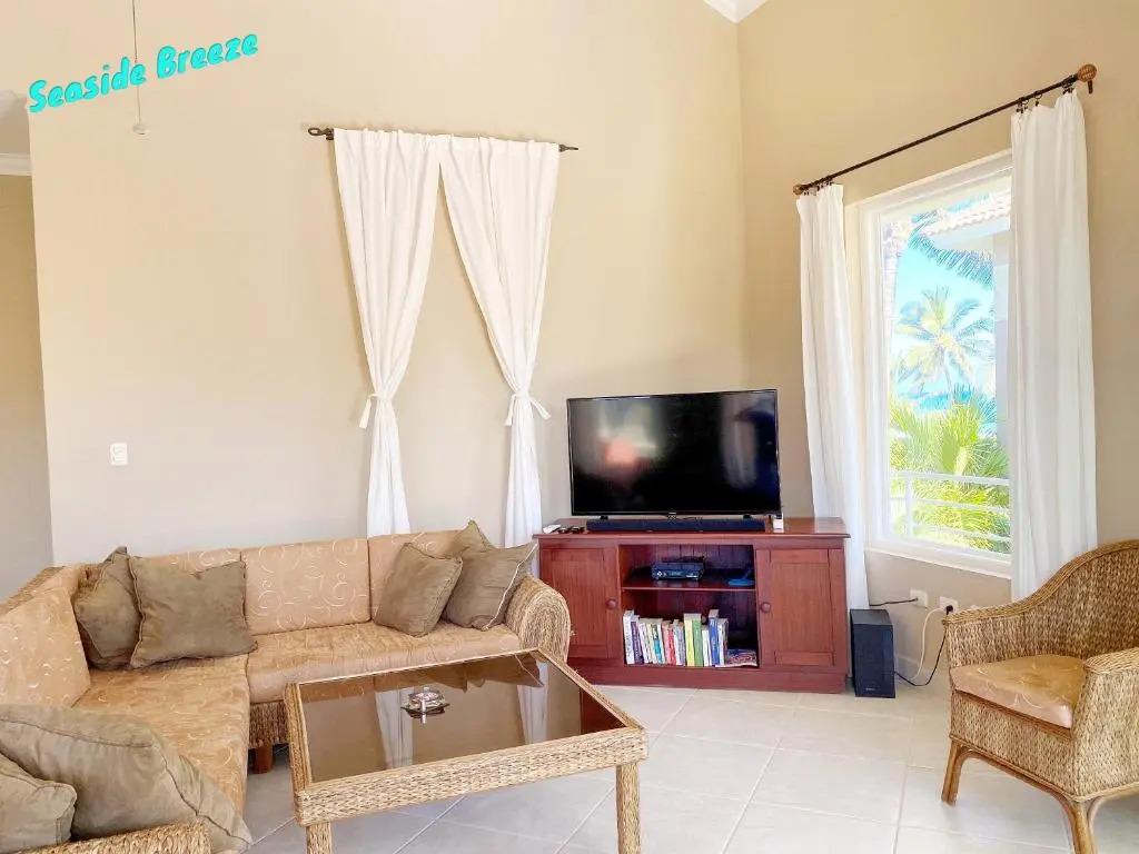 3BR Stunning penthouse / Beach front