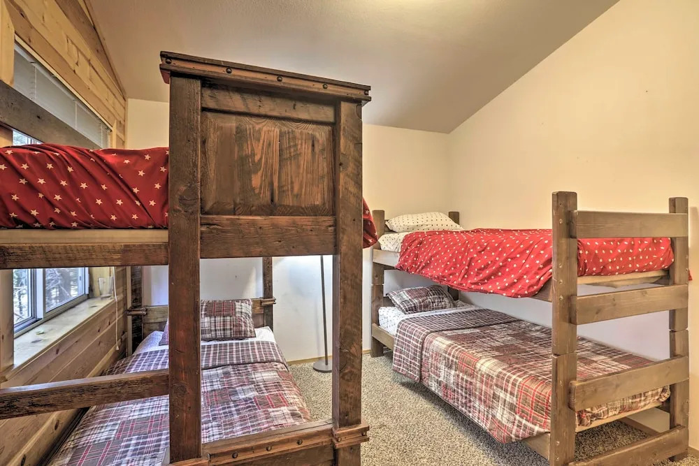 Game Room: Mountain Chalet 5 Mi to Donner Lake